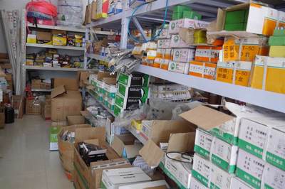電商沖擊下五金店加盟費(fèi)用與燈具零售的生存之道